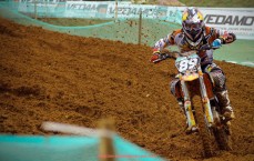 24看球直播网-世俱杯比赛临场解说风格分析：语言表达、战术点评与节奏把控